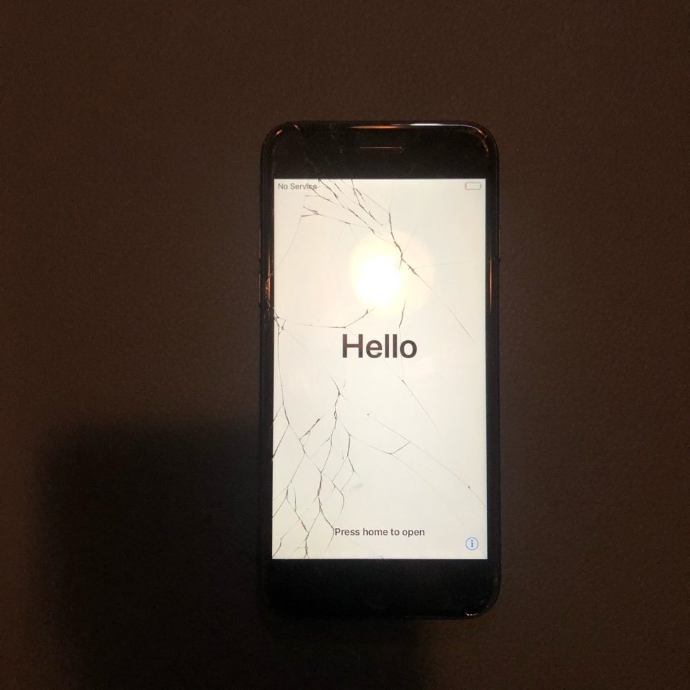 Unlocked iPhone 7 - Matte Black (Has box)